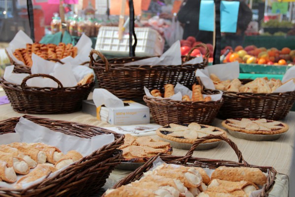 Cannoli is this bakery's specialty. (Photo: JPye)