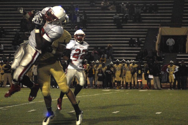 Takkarist McKinley catches a ball for a first down. Bethel went on to defeat Kennedy Friday night in Vallejo, 27-16. (Photo by Tyler Orsburn)