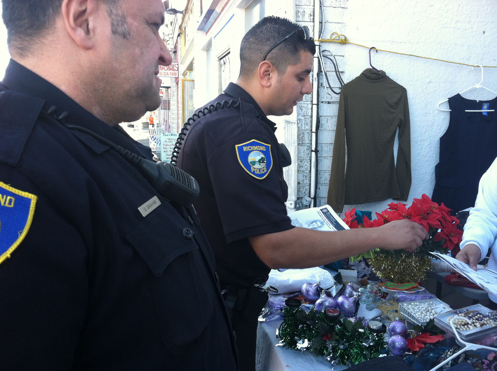 Richmond Police Officers search for abduction and rape crime suspect ...