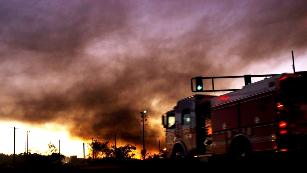 Chemicals lingered in the air above Richmond after the Chevron refinery fire. (Photo by: Tawanda Kanhema)